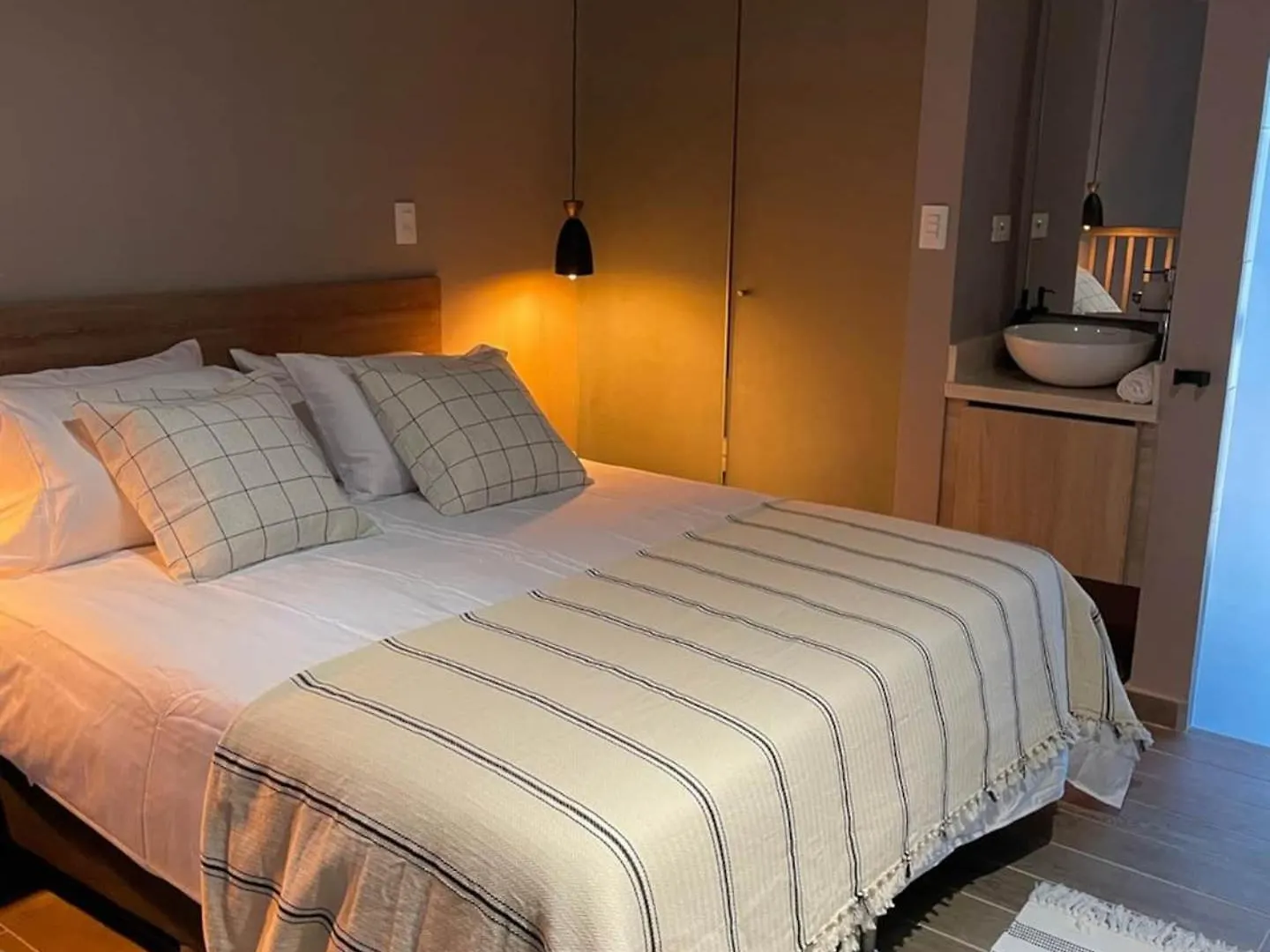 Апартаменты Artful Loft In The Heart Of Historic Center Картахена Колумбия